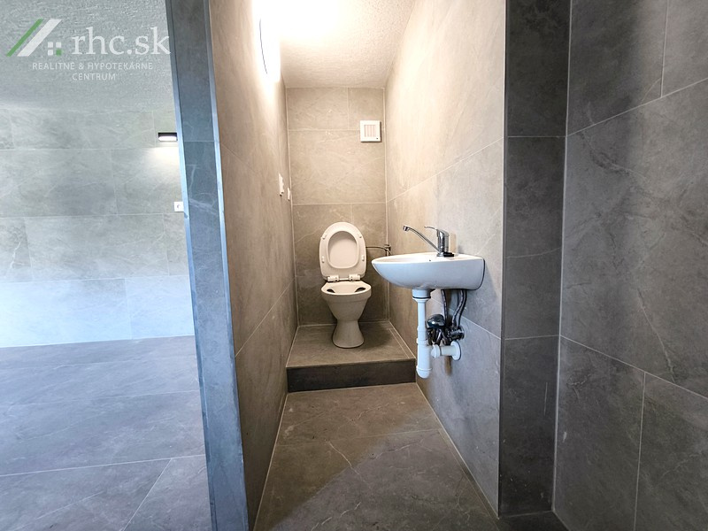 NADŠTANDARDNÝ RODINNÝ DOM S WELLNESS - 7 min. od HUMENNÉHO - 17