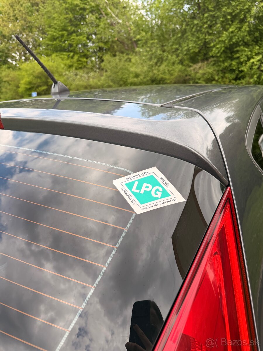 Hyundai i30 1.4 benzín + LPG - 17