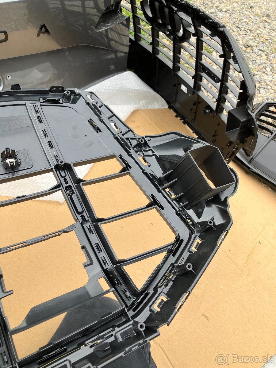 maska mrizka grill audi q7 19- cerna sq7 - 17