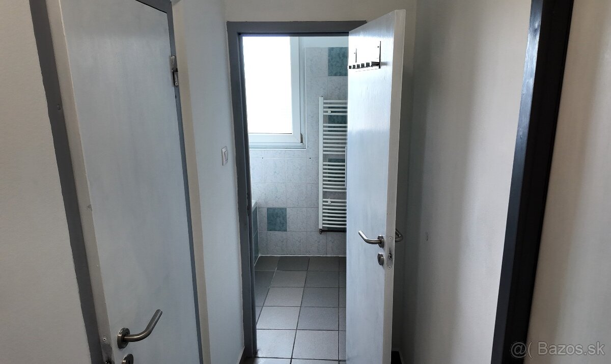Zariadený 3i byt v kľudnom okolí - 17