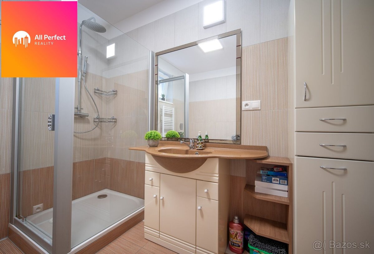 Na predaj rodinný dom s bazénom v Opoji - 17