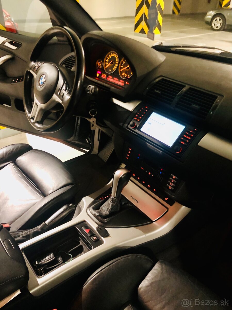 BMW X5 4.6 iS - 17