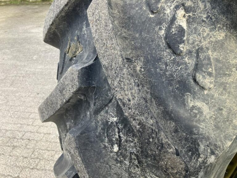 JOHN DEERE 6140R - 17