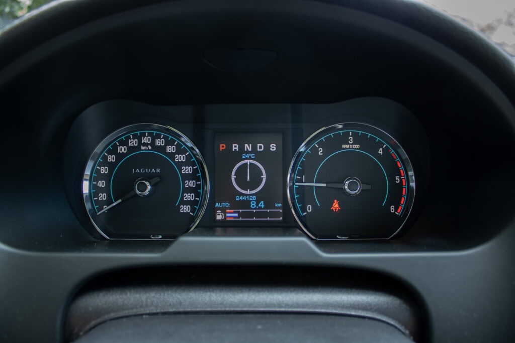 Jaguar XF 2.2D Premium Luxury - 17