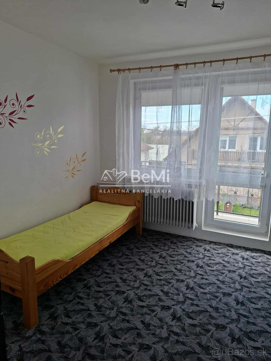 Rodinný dom s veľkou záhradou a garážou v tichej časti Choch - 17