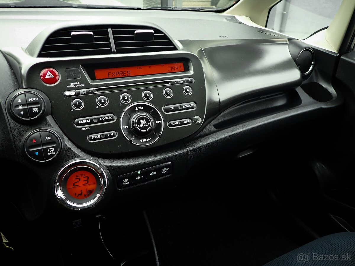HONDA JAZZ 1.4 i-VTEC benzin 2012 - 4 valec , STK, ŠPZ - - 17