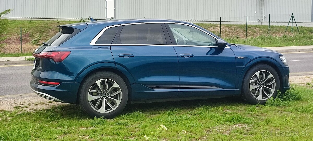 Audi E-tron 50 quattro Advanced Odpočet DPH: 22 358 € Možnos - 17