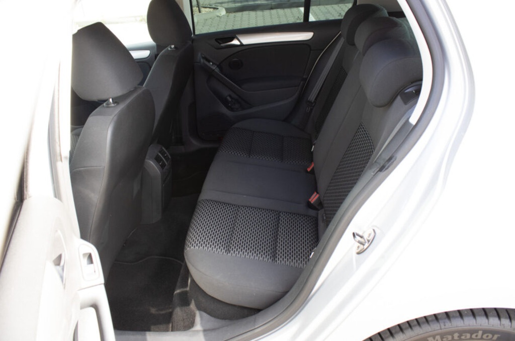 Volkswagen Golf 1.6 TDI z roku 2011 - 17