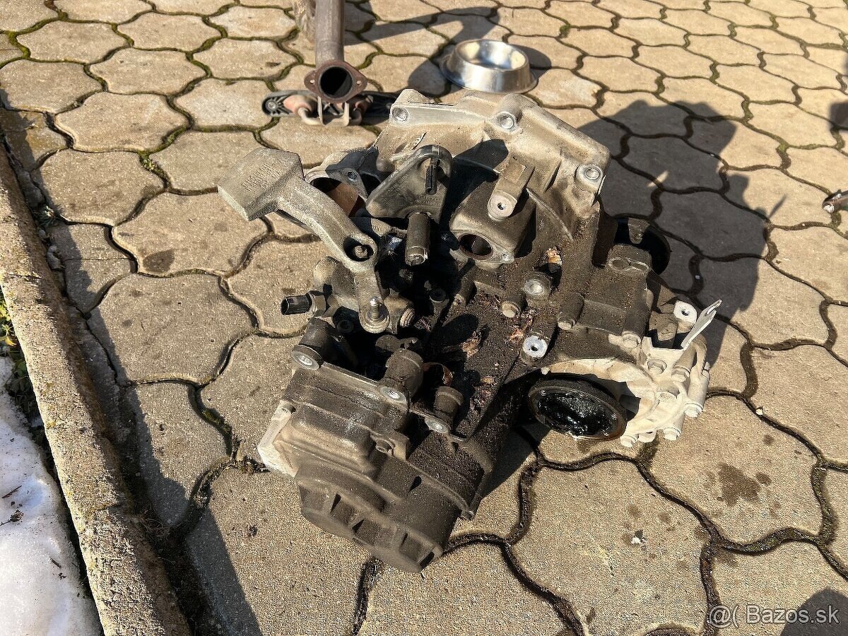 Rozpredam VW Touran Facelift 1T2 - 17