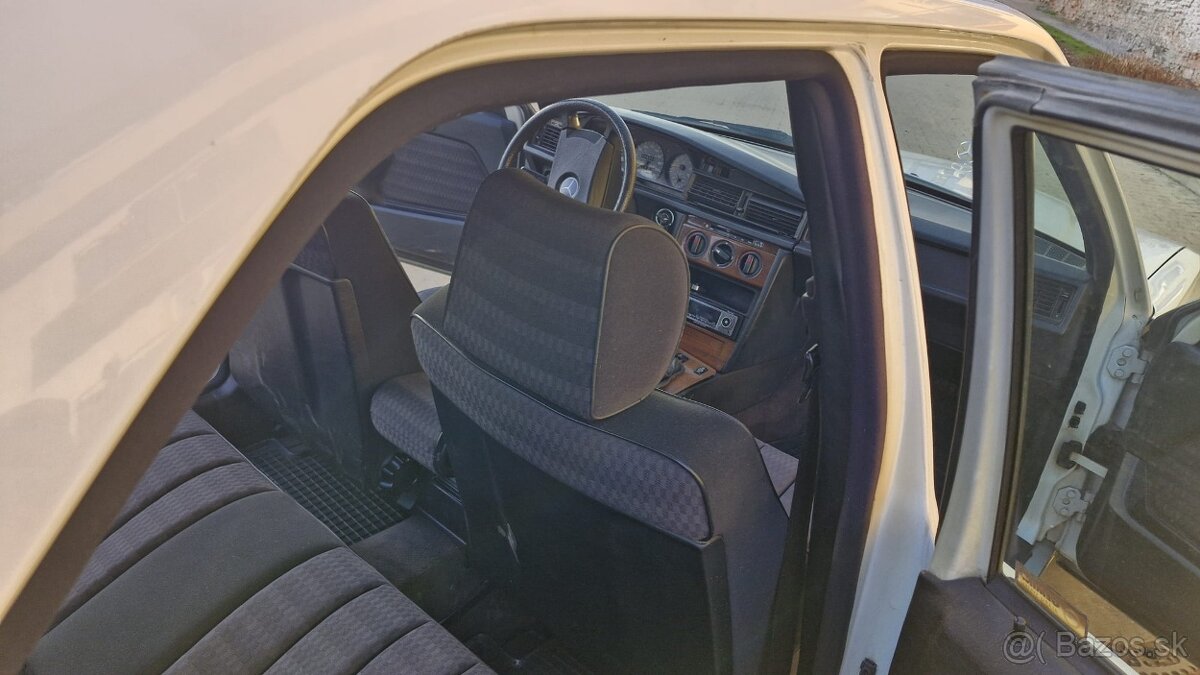 Mercedes benz w201 190E - 17