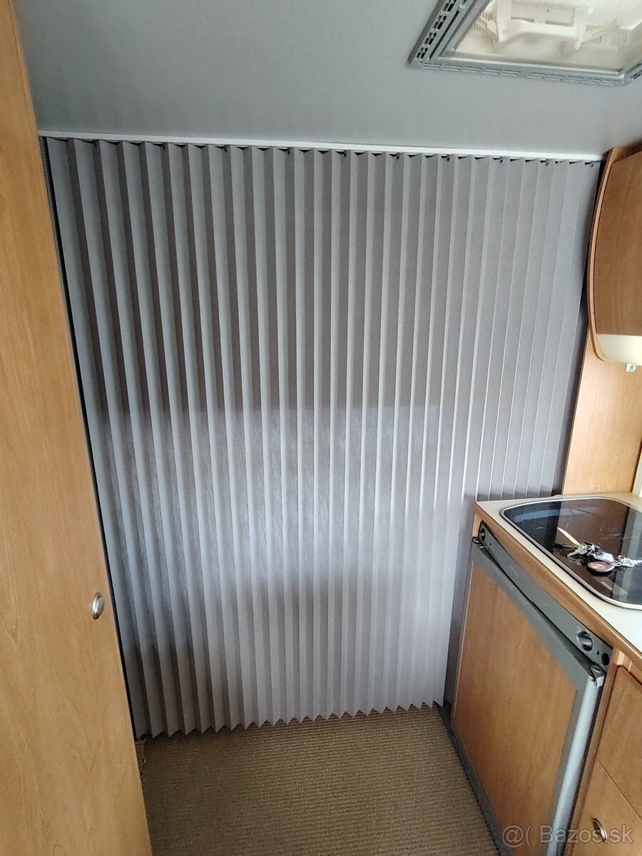 Eifelland E350-extra lehký, spaní pro 4, předstan - 17