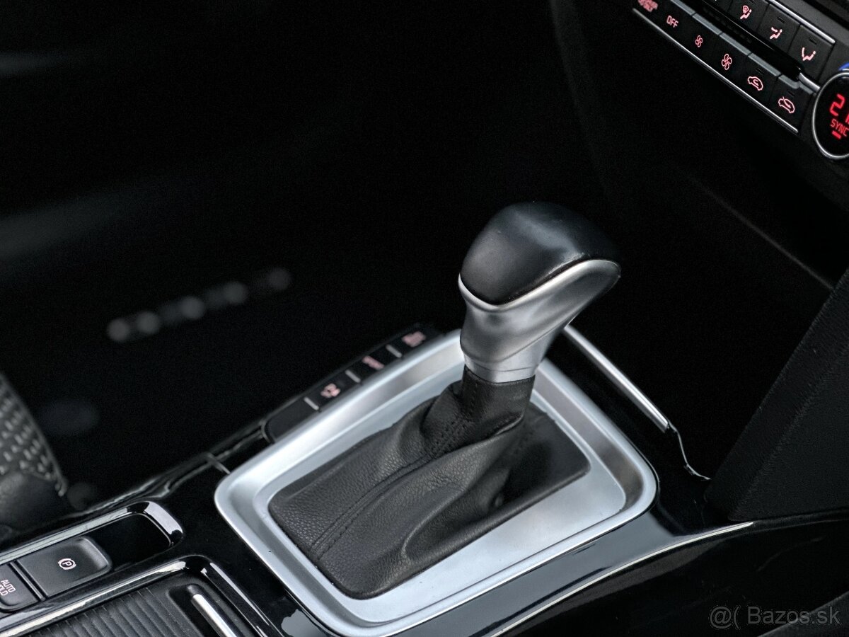 KIA XCeed 1.6 GDi Plug-In Hybrid PLATINUM A/T 140PS 2021 - 17