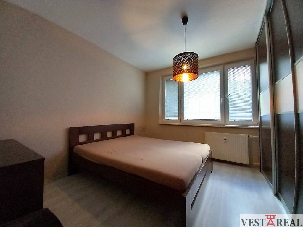 Rezervované: 3 izbový byt s balkónom Trnava- Nerudova - 17