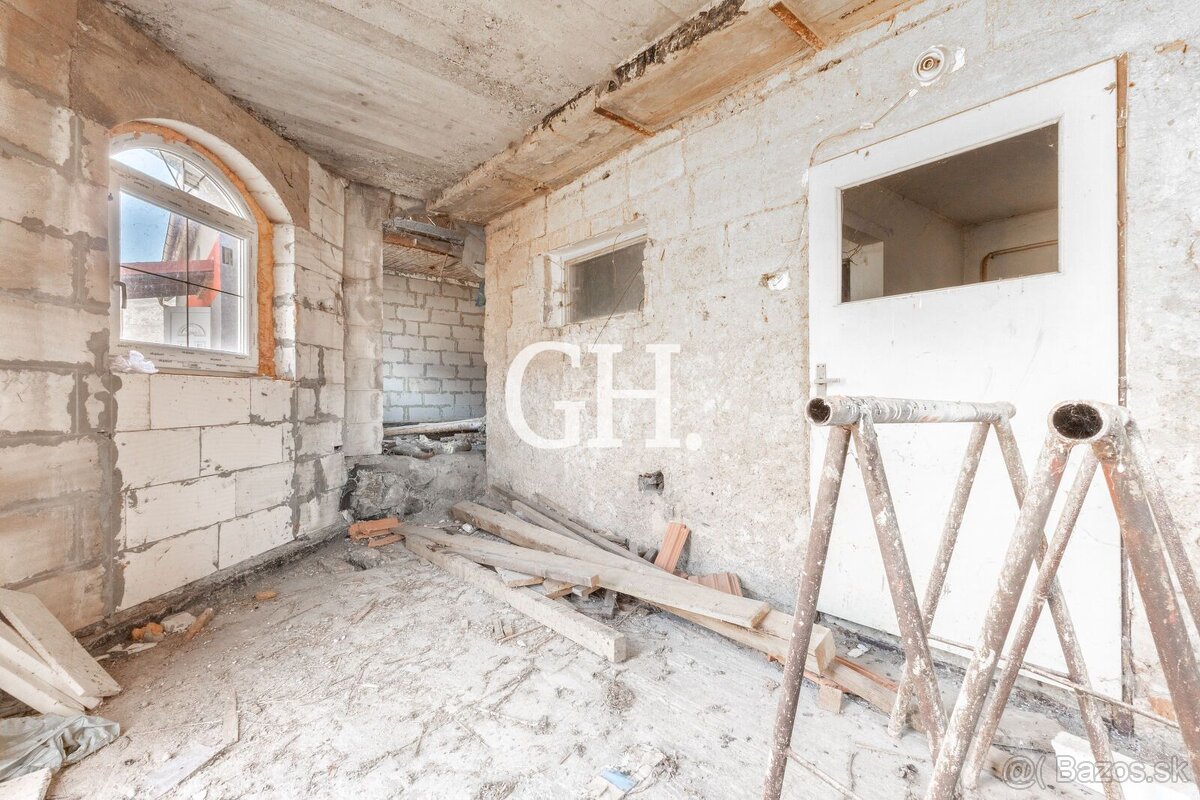 Na predaj rozľahlý rodinný dom s veľkým pozemkom pri hlavnom - 17