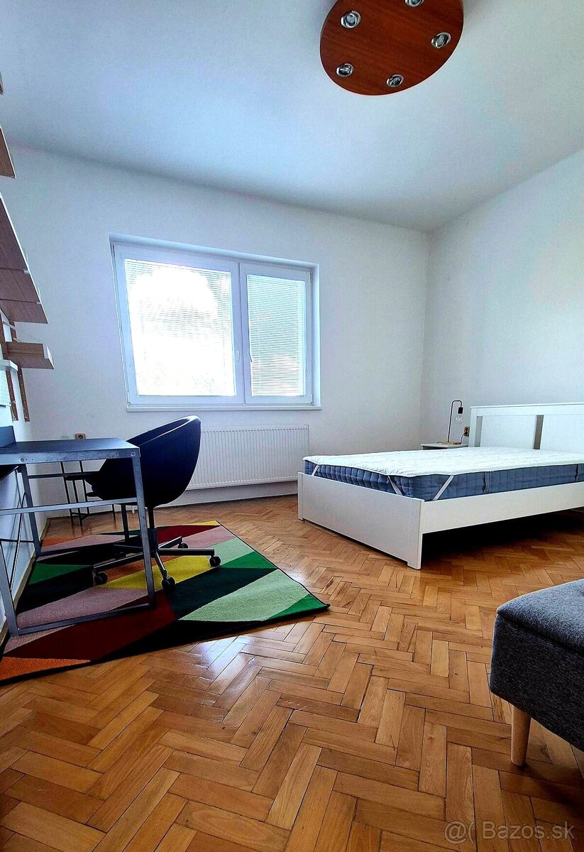 Na prenájom zariadený svojpomocný byt /93m2/ s garážou, KN - 17