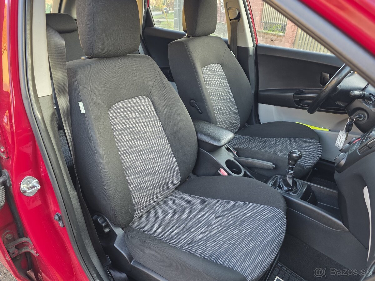 Kia Ceed SW 1.6 16V • Benzín • 85kw • Mod. 2010 - 17