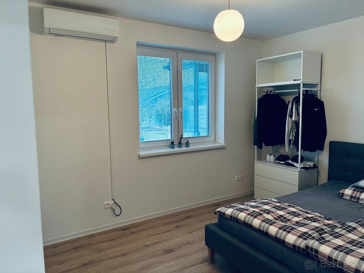 4-izbový kompletne zariadený dom so zimnou terasou a bazénom - 17