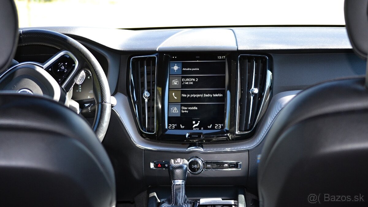 Volvo XC60 D4 R-Design AWD A/T - 17