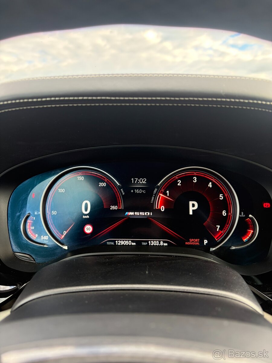 BMW M550i xDrive - 17