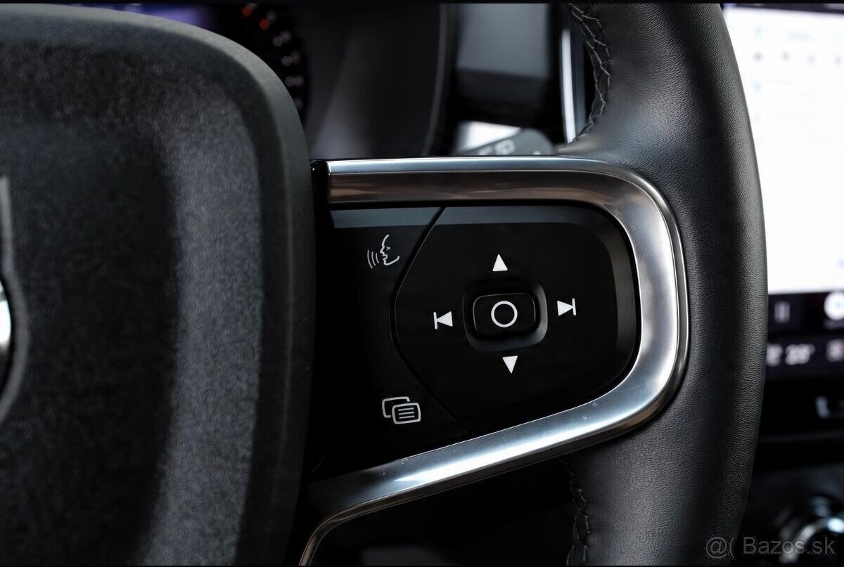 Volvo XC40 2.0 B3 mHEV Plus Dark, FINANCOVANIE - 17