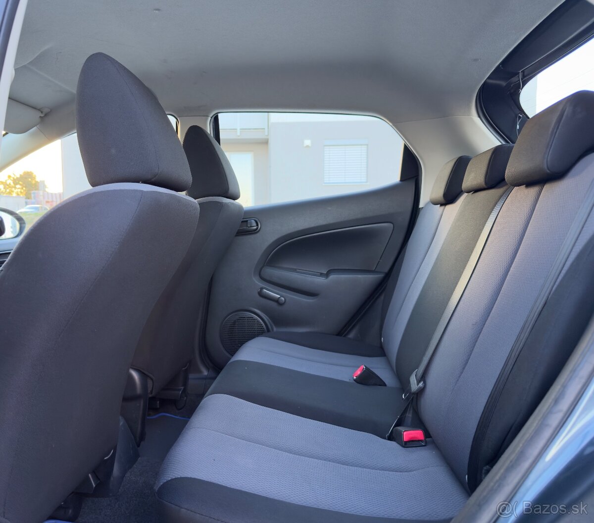 Mazda 2 1,3 benzín 79 000km / NOVÁ STK a EK - 17