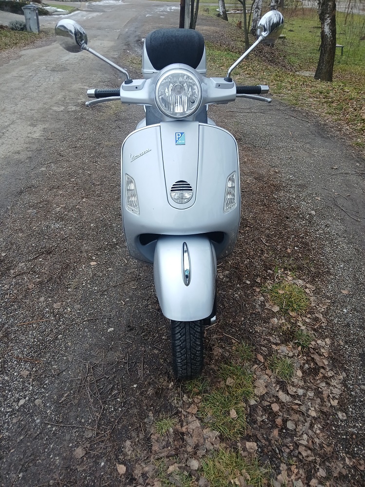 Piaggio Vespa GTS 250 - 17