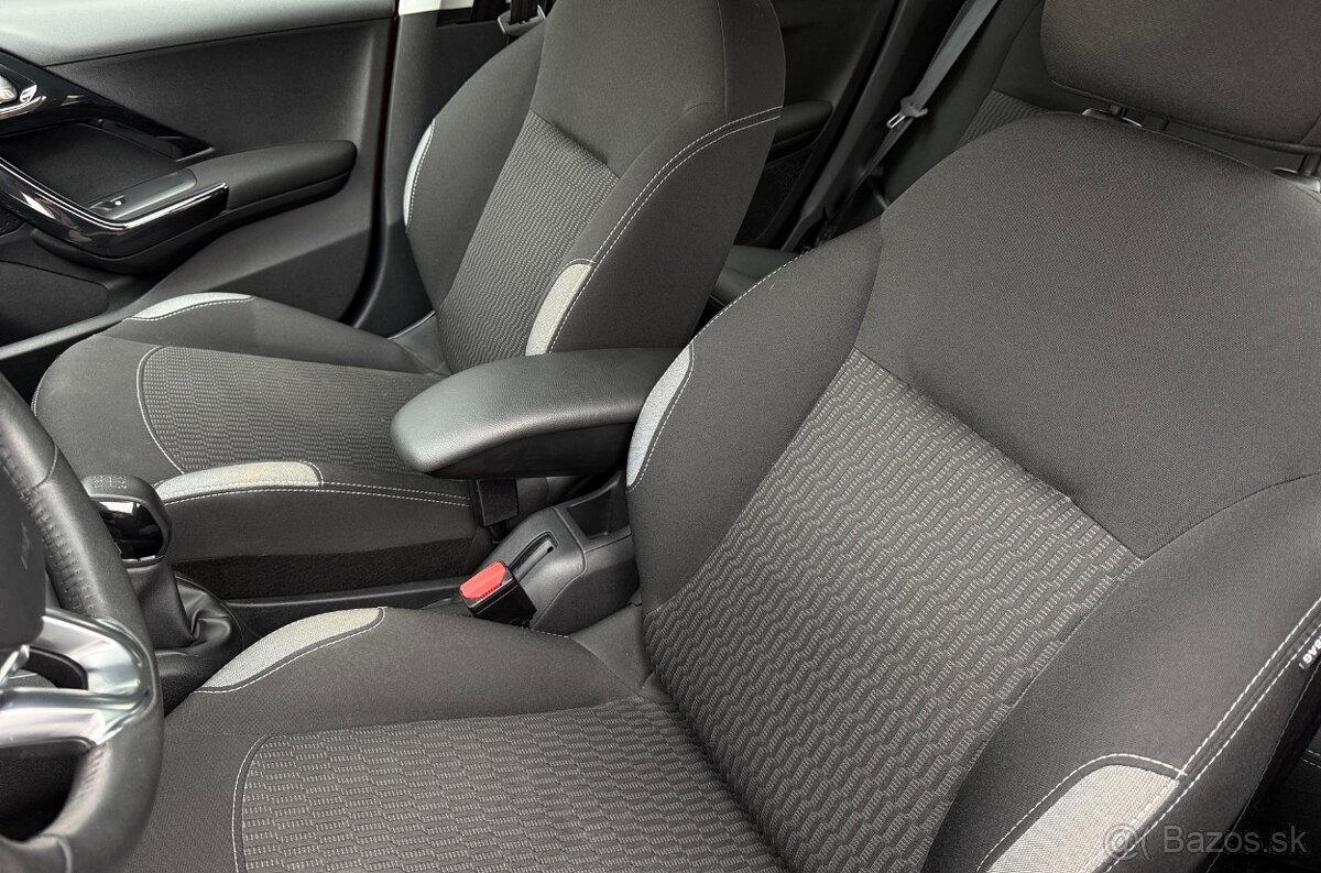 Peugeot 208 1.2 PureTech Allure - 17