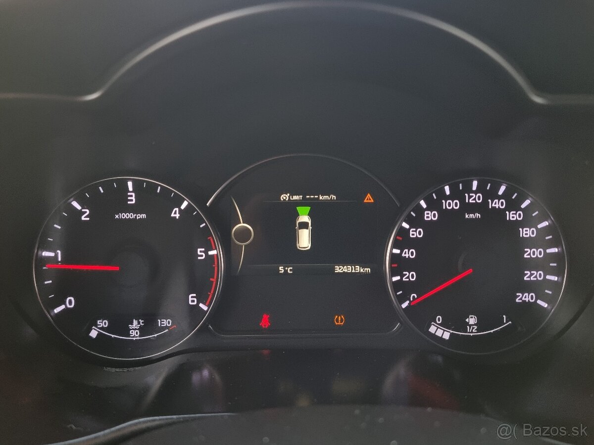 Kia Carens 1.7 CRDi EX 7m za 5.990 € - 17