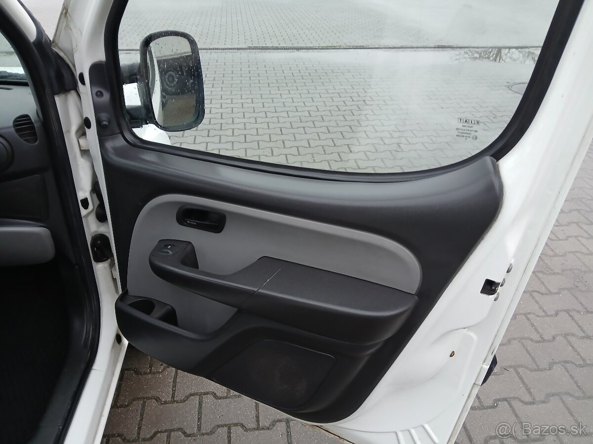 Fiat Doblo 1.9jtd cargo 77kw model 2009 - 17