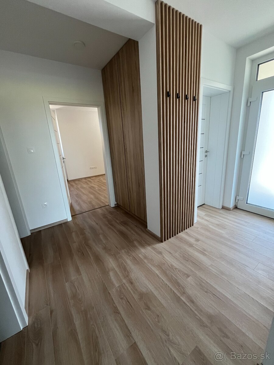 3 izb. byt s vlastným pozemkom + 2 parkovacie miesta - 17