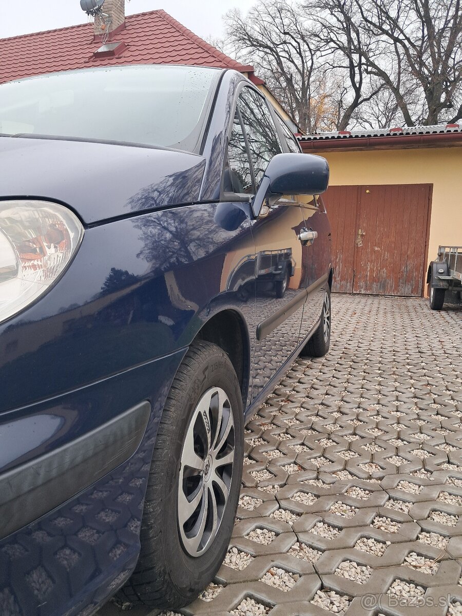 Peugeot 807 7 miestny 2.2L 94kw - 17