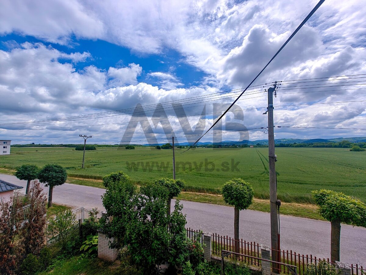 PRIESTRANNÝ RODINNÝ DOM S NÁDHERNÝM PANORAMATICKÝM VÝHĽADOM - 17