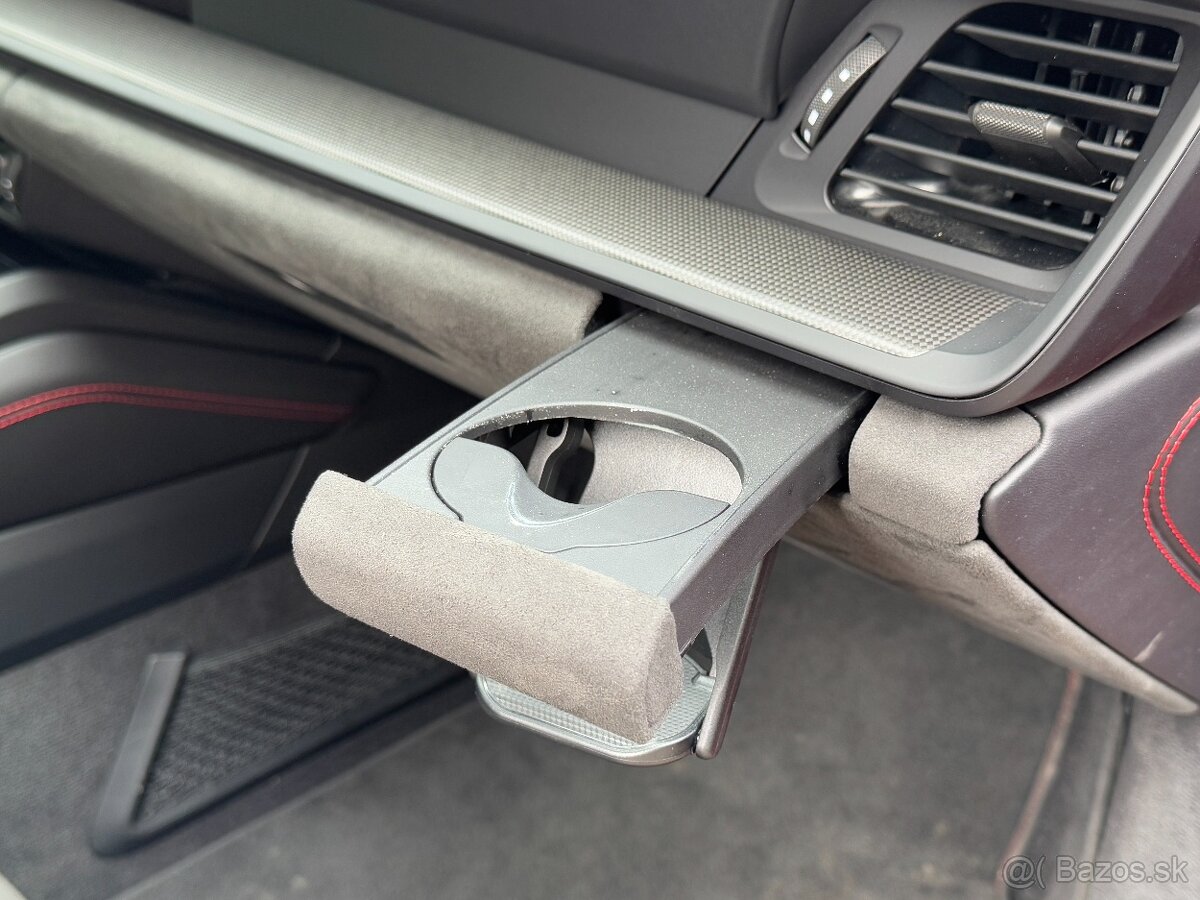 Porsche 911 Carrera 4 GTS - 17