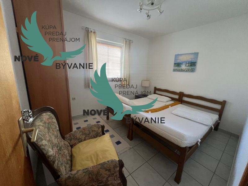 Dom s troma apartmánmi blízko mora v Chorvátsku - 17