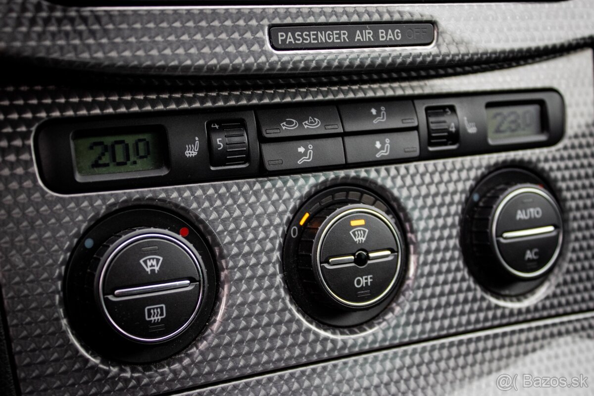 Volkswagen Passat Variant 3.2 V6 4Motion DSG - 17