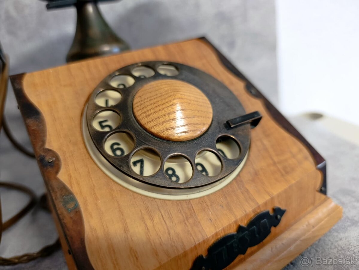 Starý retro telefon Tesla z roku 1979 Velice zachovalý, má č - 17