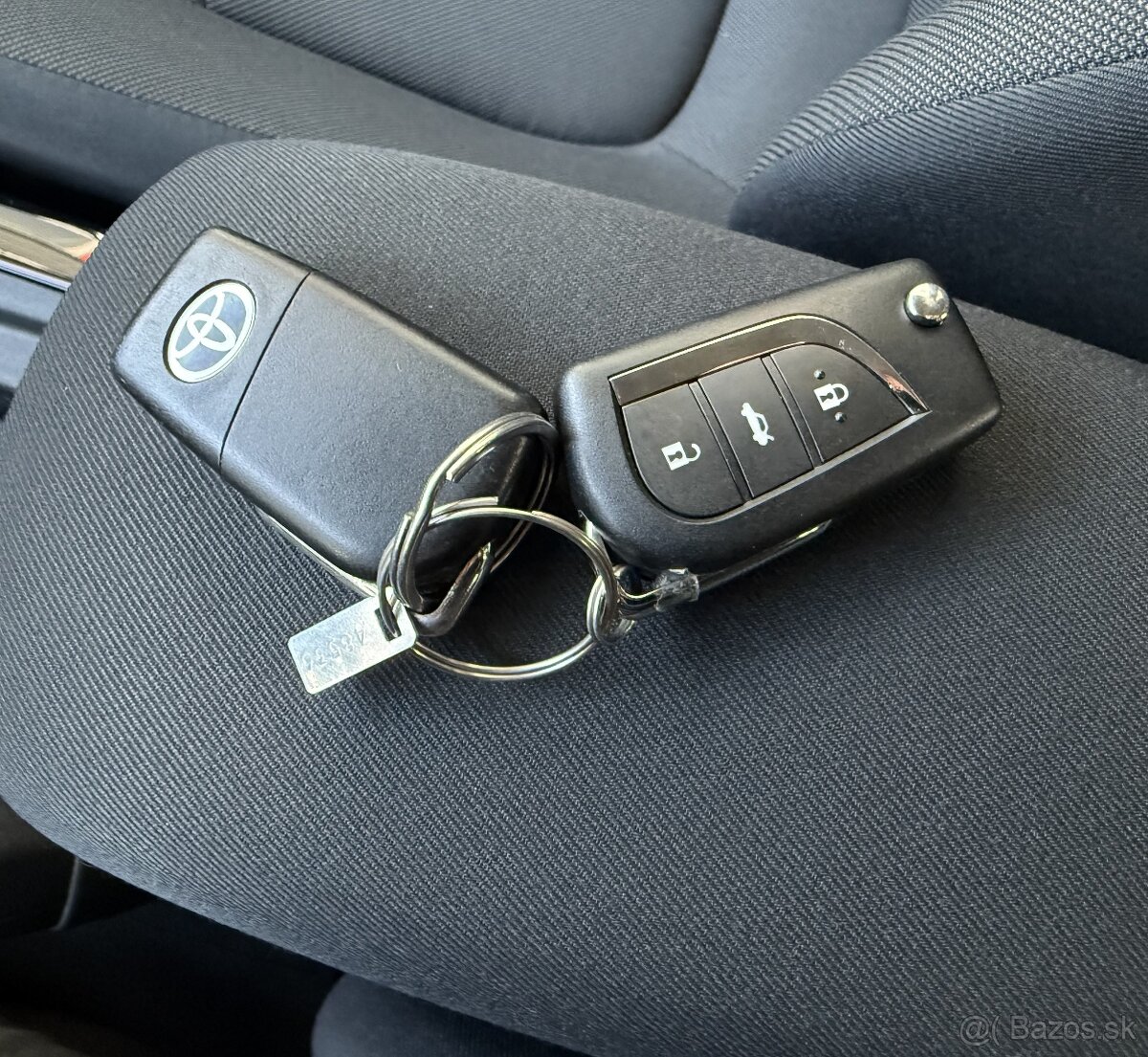 Toyota Corolla sedan 1.5 Dynamic Force Comfort - 17