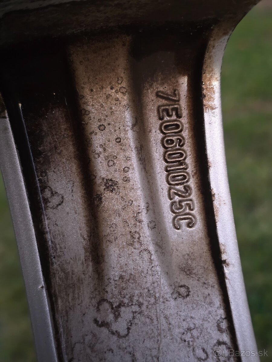 Komplet set vw T5 T6 235/55R17 - 17