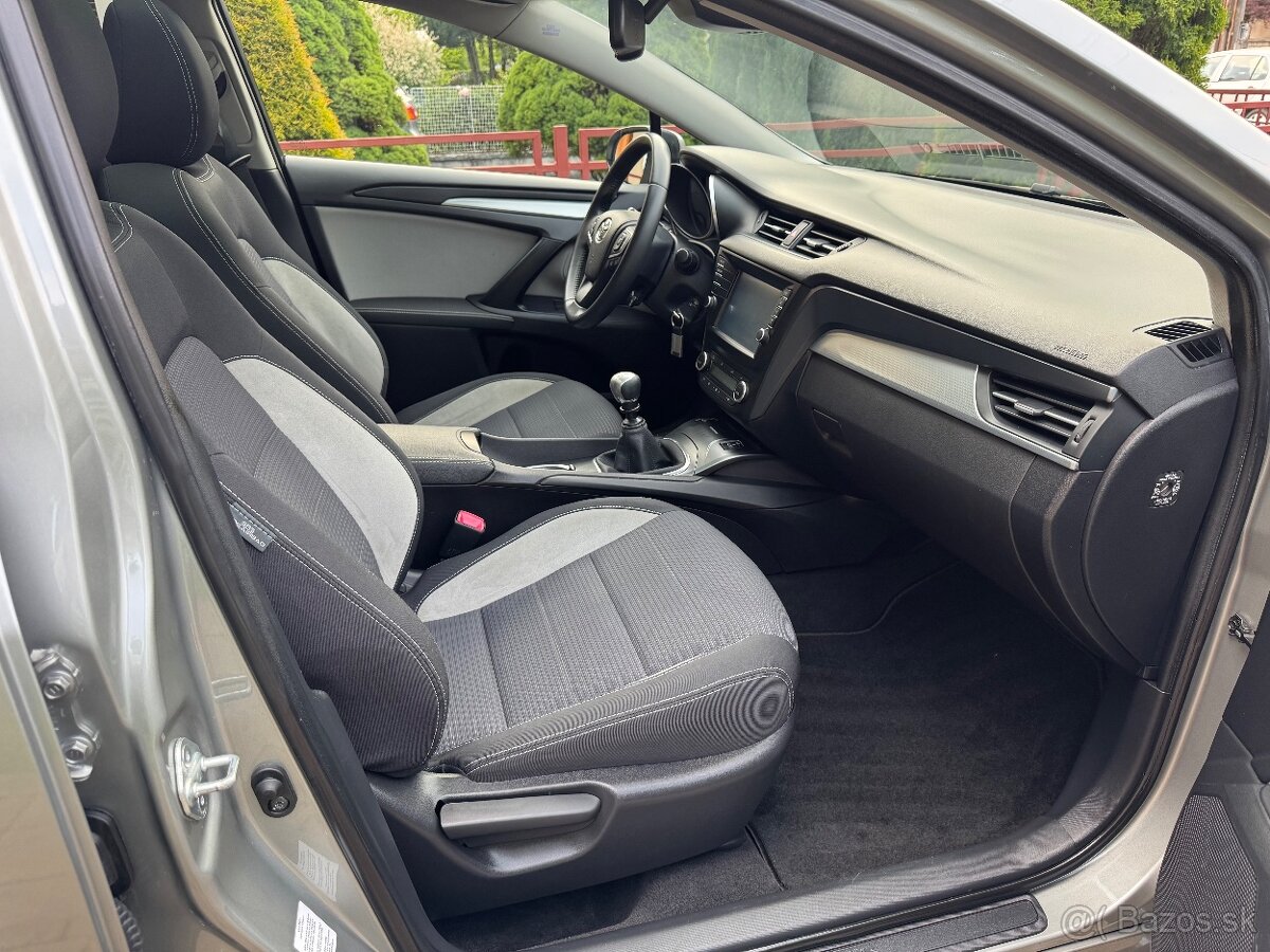 Toyota Avensis Combi 1.8i Valvematic - 17