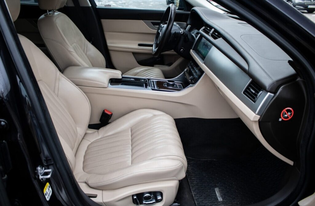 Jaguar XF 177kW (2017) - 17