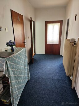 Zachovalý rodinný dom s veľkým pozemkom blízko KNM - 17