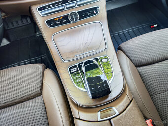 Mercedes-Benz E trieda Sedan 220 d 4MATIC A/T - 17
