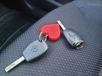 Renault Clio 3 1.5 dci diesel - 17