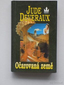 Historické romance-Sutcliffe,Smith,Rich,Deveraux a iné - 17