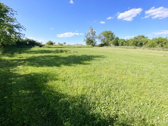 4 izbový bungalov na samote s pozemkom 3532 m2.Kolíňany Bara - 17