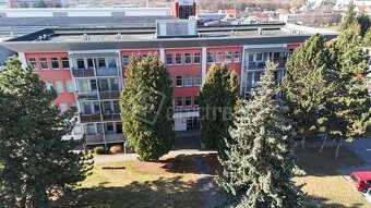 NOVÁ CENA Štýlový investičný  2 izbák s balkónom a parkov - 17