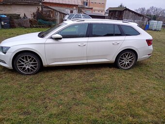 Predám 4x4 škoda Superb combi ročník 2016 dsg - 17