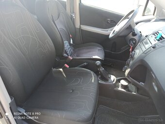 predam Toyotu Yaris, benzin - 17