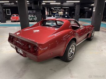 Chevrolet Corvette Stingray z roku 1974 - 17