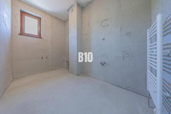 MODERNÝ, TECHNOLOGICKY VYSPELÝ 5i (229m2) RD s výbornou dost - 17